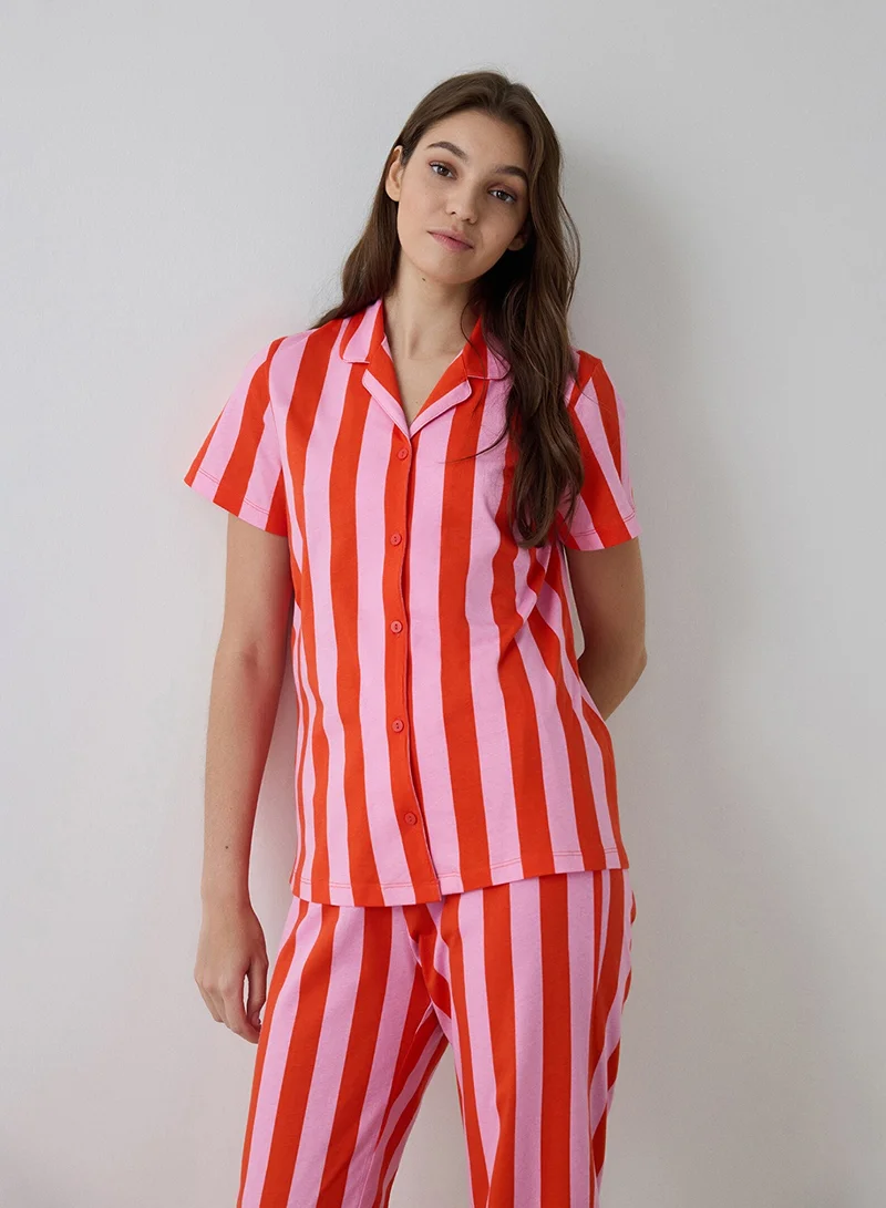 بنتي طقم بيجامة رجالي مخطط بياقة قميص وأكمام قصيرة